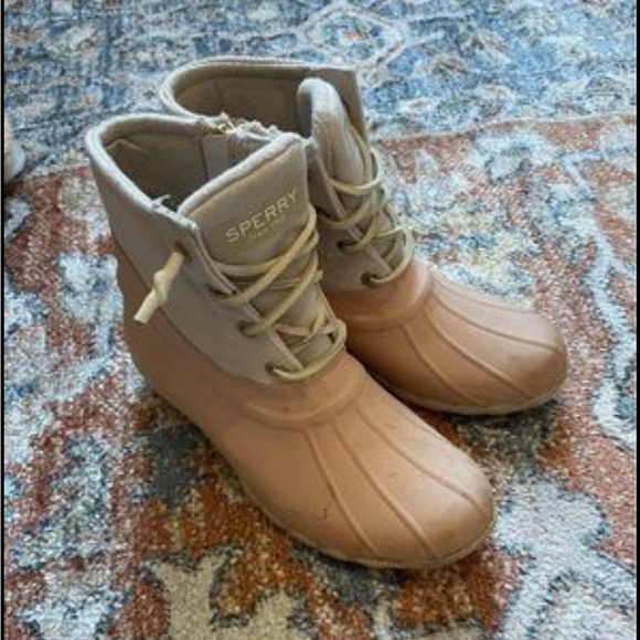 Sperry Cream and Pink Boots - Picture 3 of 5